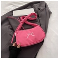 Borsa sottospalla in nylon rosa con dettaglio ricamato a forma di farfalla bianca - Rosa