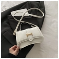 Sac à main blanc en cuir matelassé avec fermoir doré et bandoulière réglable - Blanc