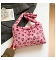 Plüsch Schultertasche mit rosa Herz-Leopardenmuster und breitem Gurt für den Winter - Rosa