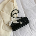 Borsa a tracolla minimalista in velluto nero con fibbia a diamante e foulard a quadri - Nero
