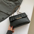 Classica borsa trapuntata nera con catena dorata e fibbia in metallo elegante - Nero