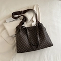Braune Vintage Tote Bag mit Triomphe-Print und verstellbarem breitem Schultergurt - Braun