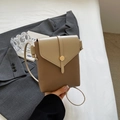 Borsa a tracolla bicolore per cellulare in pelle marrone martellata e patta bianca - Cachi