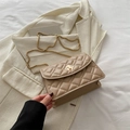 Borsa a tracolla trapuntata beige con catena dorata e trama geometrica elegante - Kaki