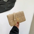 Gesteppte khakifarbene Umhängetasche aus Leder mit Goldkette und schickem S-Metalllogo - Khaki