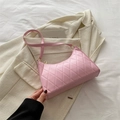 Rosafarbene gesteppte Schultertasche mit goldener Hardware und Rautensteppung - Rosa