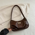 Sac sous le bras plissé marron foncé avec boucle papillon argentée au design élégant - Marron