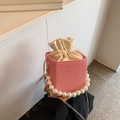 Sac seau rose tissé avec chaîne de perles et doublure à cordon crème - Rose