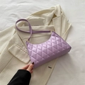 Schicke helllila gesteppte Hobo-Tasche mit Vintage-Halbmondform und Gold-Hardware - Lila