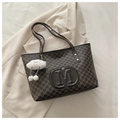 Bolso tote marrón con estampado de letras M y accesorio de peluche de nube blanca - Con Colgante / café