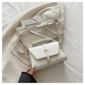 Bolso bandolera minimalista blanco crema con hebilla dorada y correa ajustable - Blanco