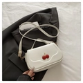 Sac bandoulière blanc chic avec accent cerise 3D et bordure ondulée élégante - Blanc