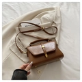 Elegante bolso de mano retro de cuero marrón con cierre dorado y bandolera - Marrón