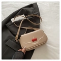 Sac bandoulière beige avec décor cerise rouge et boucle dorée sur blazer - Kaki Foncé