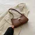 Bolso de hombro vintage de piel sintética marrón con hebillas doradas y correa ajustable - Marrón