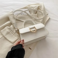 Borsa a tracolla bianca minimalista in pelle con chiusura a D dorata e manico - Bianco