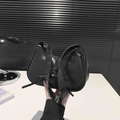 Bolso de hombro de media luna negro en cuero sintético con pliegues y detalle de lazo - Negro