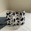 Grande borsa shopper con stampa muccata e tracolla a catena dorata alla moda - Stampa mucca