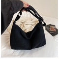 Borsa a spalla nera minimalista a mezzaluna con tracolla larga regolabile e opaca - Nero