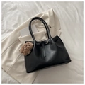 Grand sac cabas noir en similicuir avec sangle décorative et breloque d'ours en peluche - Avec Pendentif / Noir