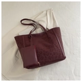 Dunkelrote Tote Bag mit passender Tasche und dezenter Leopardenmuster-Prägung - Rot