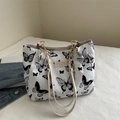 Borsa tote in tela bianca con stampa a farfalla nera e tracolla a catena dorata - Nero Farfalla