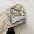 Sac bandoulière argenté avec poignée en perles et boucle papillon élégante en métal - Gris