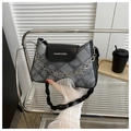 Borsa a tracolla vintage patchwork con catena floreale e scritta Fashion & Bags - Nero