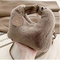 Borsa a mano in peluche marrone con catena dorata e manico in pelle di coniglio - Marrone