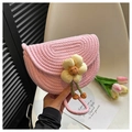 Detail der rosa gewebten Satteltasche mit 3D-Blume und Textur aus Baumwollseil - Rosa