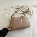 Elegante borsa a tracolla kaki con fiocco in metallo argento e cinturini in pelle - Kaki