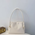 Borsa sottobraccio beige minimalista in morbida pelle PU con anelli dorati e nodi - Bianco Sporco