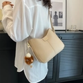 Borsa a secchiello vintage crema con apertura a onde e ciondolo a peluche marrone - con portachiavi / Kaki