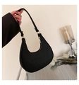 Sac hobo classique noir à motif crocodile avec d'élégantes poignées en anneaux dorés - Noir