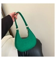 Sac hobo vert à texture crocodile avec d'élégantes finitions en métal doré brillant - Vert