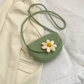 Mini borsa a tracolla in paglia intrecciata verde con ciondolo a margherita e cinturino - Verde