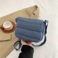 Borsa a tracolla in nylon blu trapuntato da donna con tracolla regolabile e design soft - Blu
