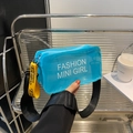 Mini sac bandoulière bleu transparent avec sangle jaune et typographie mode chic - Bleu