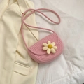 Borsa a tracolla intrecciata rosa con decorazione a margherita e cinturino - Rosa