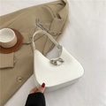Minimalistische weiße Hobo-Tasche mit Silberschleife und eleganter Metallkette - Weiß