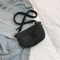Zwarte halfronde canvas crossbodytas met een dikke geweven schouderriem van touw - Zwart