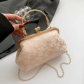Vintage handtas van roze bloemenjacquard met gouden handvat en metalen ketting - Roze