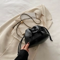Sac seau en cuir PU noir avec nœuds décoratifs et bandoulière à chaîne dorée - Noir