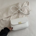 Borsa a tracolla bianca minimalista con fibbia dorata ed elegante tracolla con nodi - Bianco