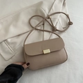 Borsa quadrata beige minimalista con fibbia dorata e tracolla elegante con nodi decorativi - Cachi