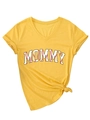 Detalle de camiseta con cuello en V amarillo jengibre con estampado MOMMY y costura béisbol - S / Amarillo Jengibre