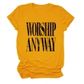 T-shirt in cotone giallo senape con stampa grafica vintage WORSHIP ANYWAY piatta - S / Giallo Senape (Testo Nero)