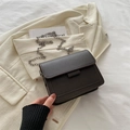 Borsa a tracolla marrone scuro con catena in metallo e pelle PU rettangolare chic - Marrone