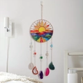 Sonnenfänger aus Acryl mit buntem Sonnenaufgang und fünf natürlichen Achat-Anhängern - Acryl Sonne Morgenlicht Achat