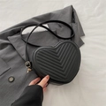 Bolso bandolera negro acolchado en forma de corazón con costuras en V y herrajes oro - Negro